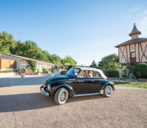 Vue devant la salle de réception